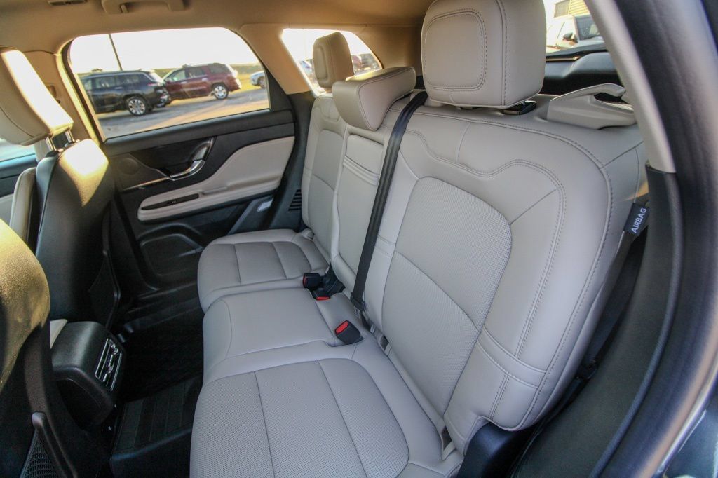 Used 2025 Lincoln Corsair AWD w/ Equipment Group 101A image 9
