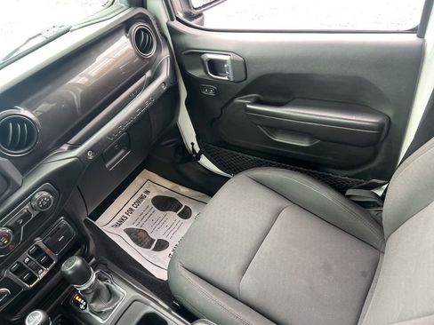 Used 2019 Jeep Wrangler Unlimited Sport image 27