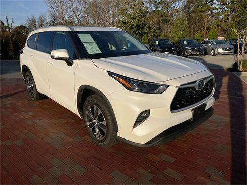 Used 2022 Toyota Highlander XLE image 38