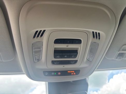 Used 2023 Buick Envision Avenir AWD/4WD image 16