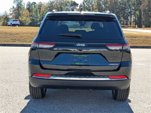 New 2025 Jeep Grand Cherokee Laredo image 8