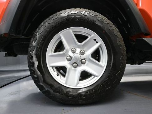 Used 2020 Jeep Gladiator Sport w/ Quick Order Package 24S AWD/4WD image 17