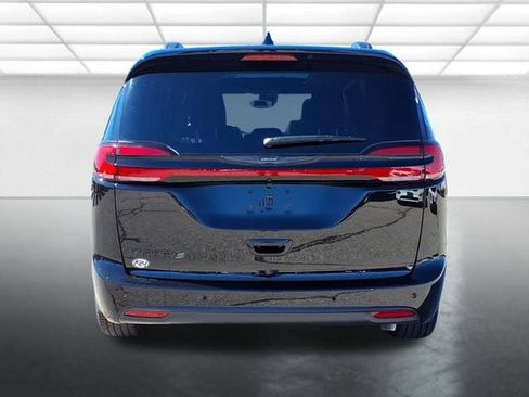New 2026 Chrysler Pacifica Select w/ S Appearance Package image 5
