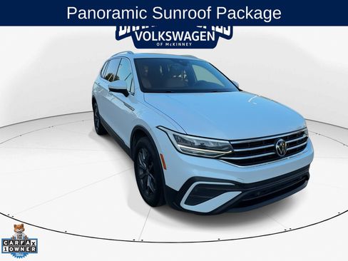 Used 2023 Volkswagen Tiguan SE w/ Panoramic Sunroof Package FWD image 2