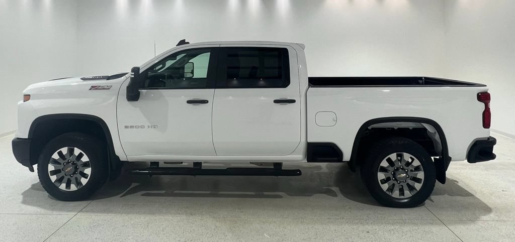 Used 2025 Chevrolet Silverado 2500 Custom w/ Custom Value Package AWD/4WD image 2