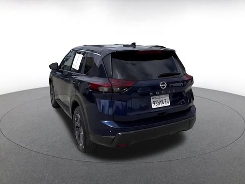 Used 2025 Nissan Rogue SV FWD image 9