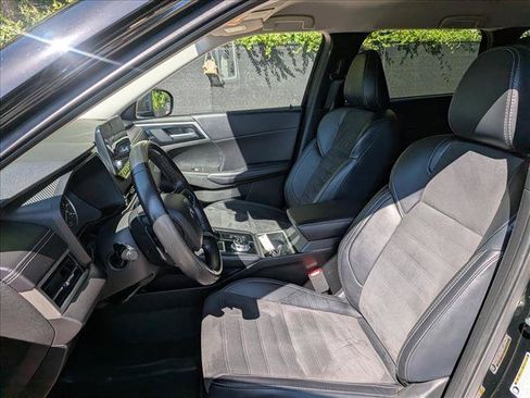 Used 2024 Mitsubishi Outlander SE FWD image 26