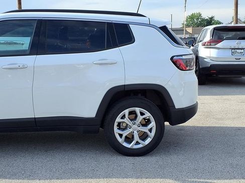 Used 2024 Jeep Compass Latitude AWD/4WD image 17