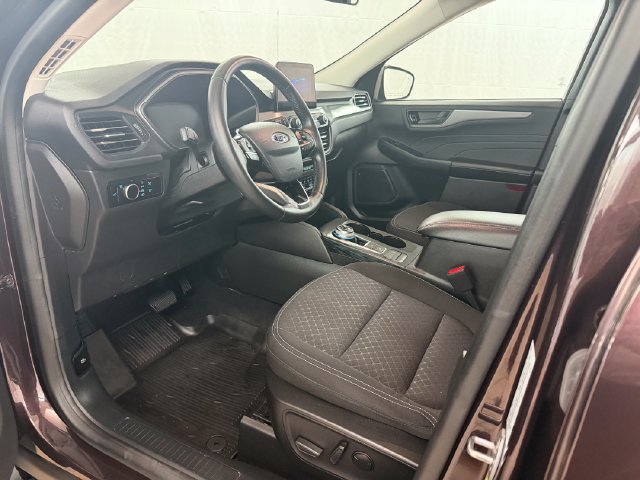 Certified 2023 Ford Escape Active AWD/4WD image 6