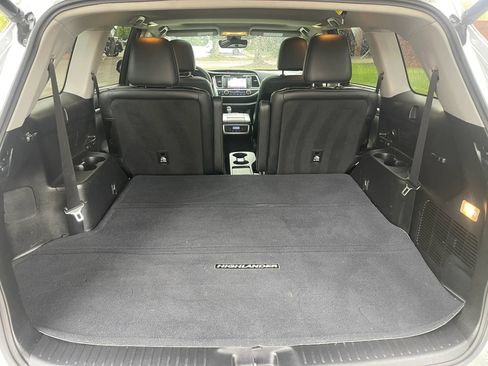 Used 2017 Toyota Highlander SE w/ Carpet Mat Package AWD/4WD image 15