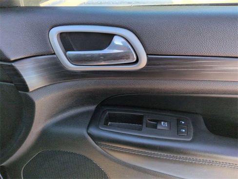 Used 2020 Jeep Grand Cherokee Altitude image 29