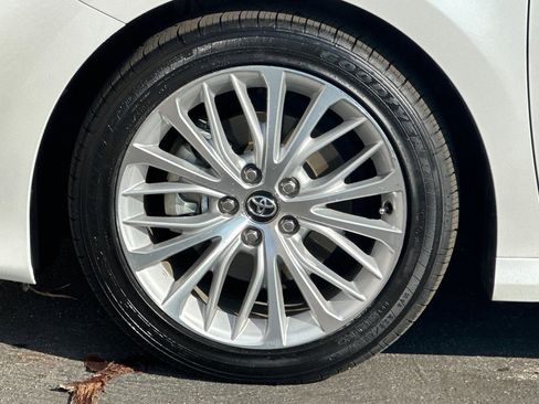 Used 2020 Toyota Camry XLE image 26