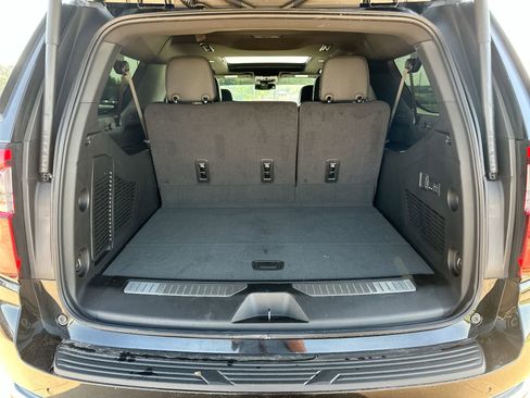 Used 2025 GMC Yukon XL Denali w/ Sun & Power Step Package image 22