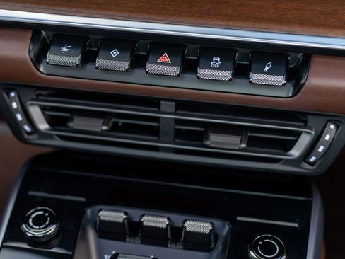 Used 2020 Porsche 911 Carrera 4S w/ Sport Package image 30