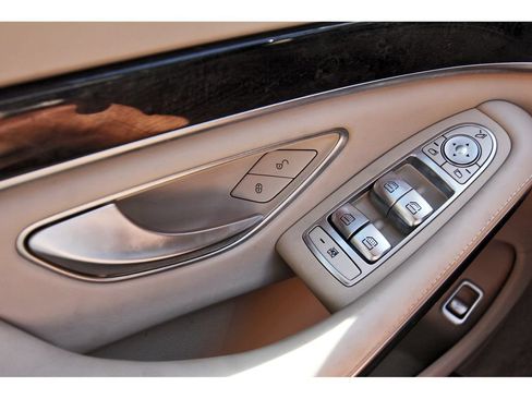 Used 2019 Mercedes-Benz S 560 Sedan image 24