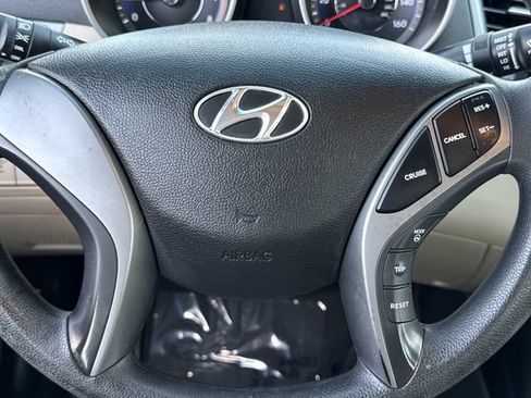 Used 2014 Hyundai Elantra SE FWD image 14