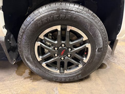 Used 2025 Toyota Tacoma TRD Sport image 29