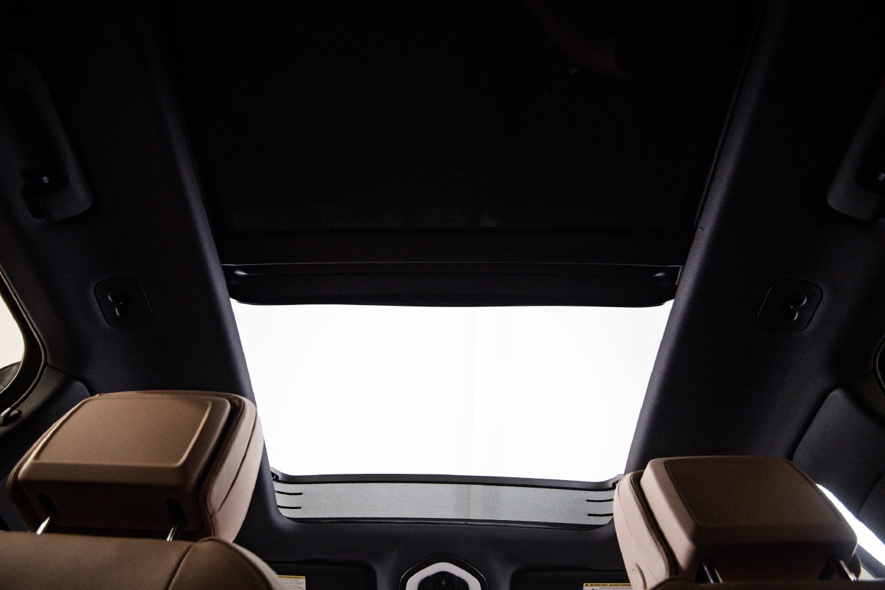 Certified 2023 Porsche Macan AWD/4WD image 30