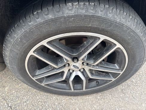 Used 2017 Ford Explorer Sport image 4