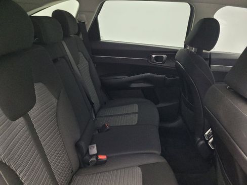 Used 2022 Kia Sorento LX FWD image 19