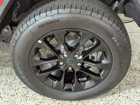 Used 2025 Jeep Wrangler Unlimited Sahara AWD/4WD image 25