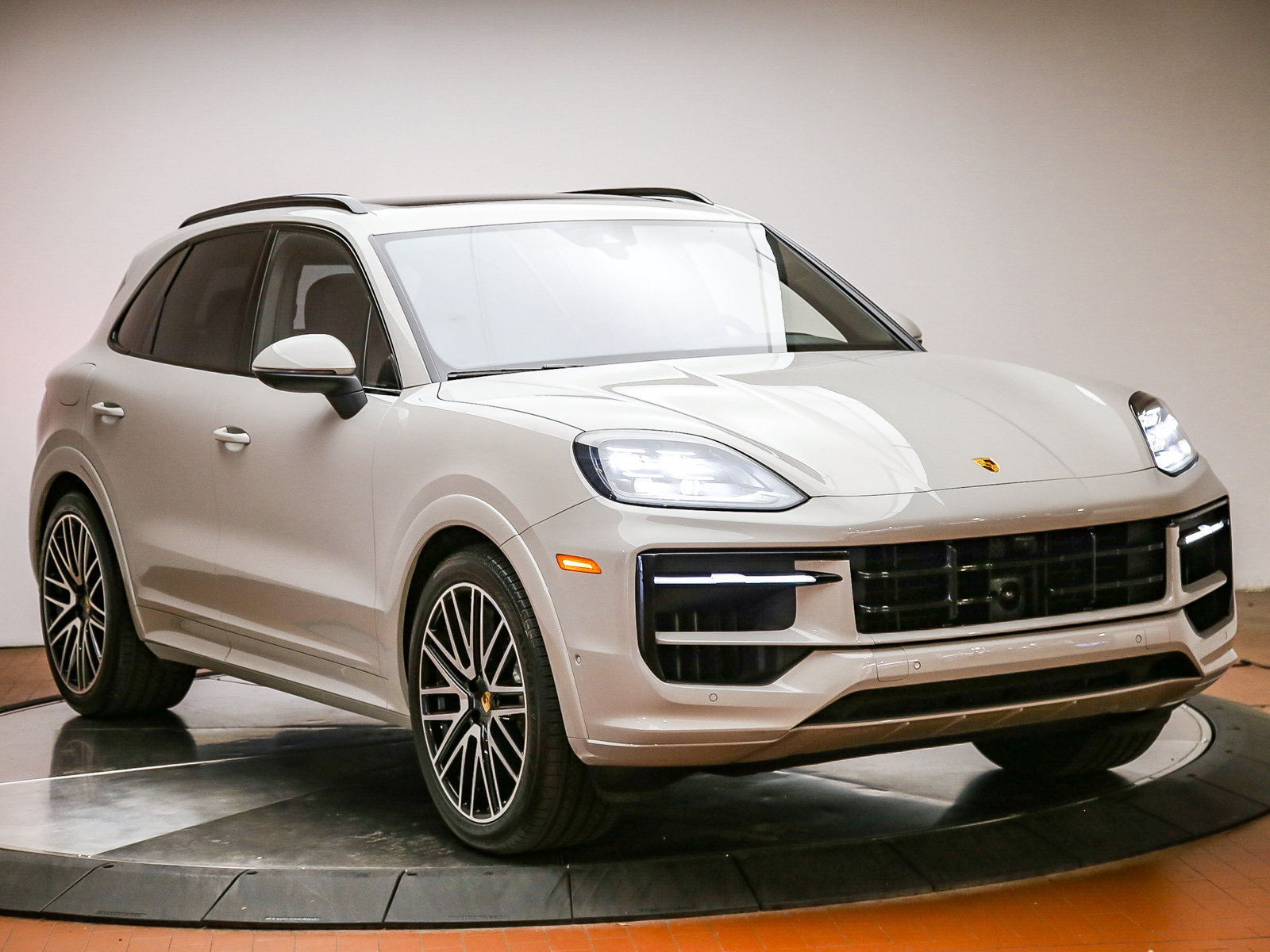 Certified 2024 Porsche Cayenne S AWD/4WD image 9