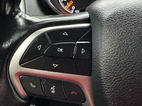 Used 2020 Jeep Grand Cherokee Limited w/ Luxury Group II image 28