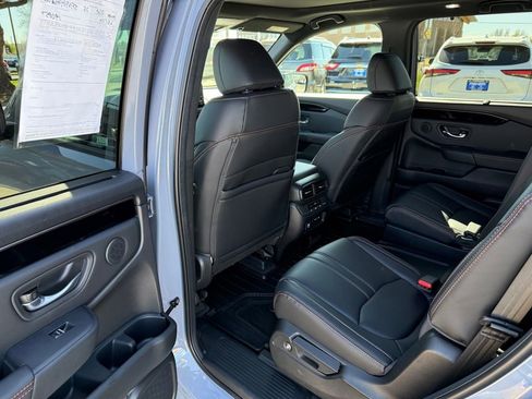 Certified 2025 Honda Pilot TrailSport image 16