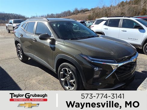 Used 2024 Chevrolet Trax LT w/ LT Convenience Package image 1