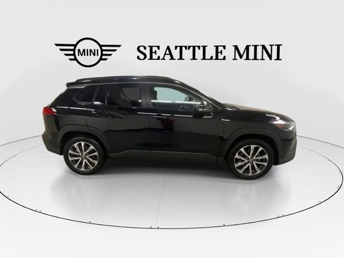Used 2024 Toyota Corolla Cross XLE w/ Convenience Package AWD/4WD image 13