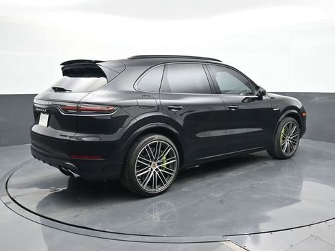 Certified 2022 Porsche Cayenne Turbo S image 23