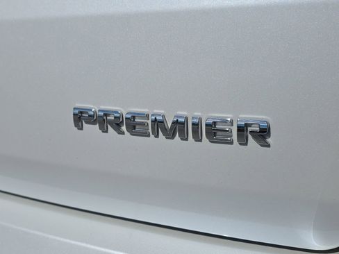 Used 2022 Chevrolet Traverse Premier image 10