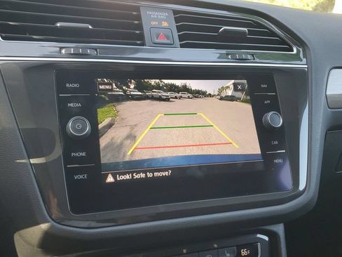 Used 2020 Volkswagen Tiguan SEL FWD image 24