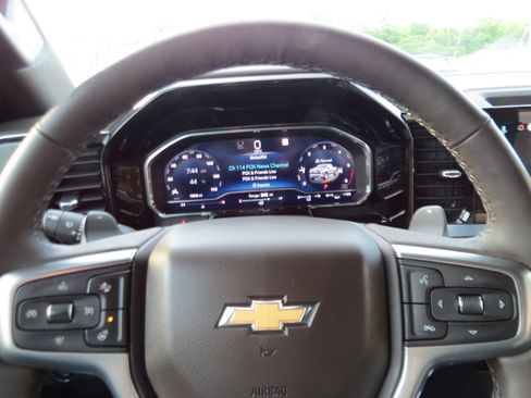Used 2025 Chevrolet Silverado 1500 LTZ w/ Technology Package AWD/4WD image 26