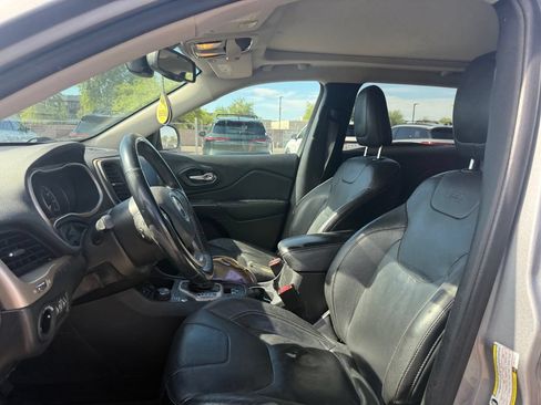 Used 2014 Jeep Cherokee Limited w/ Trailer Tow Group AWD/4WD image 12