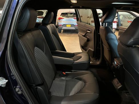 Used 2025 Toyota Highlander XSE AWD/4WD image 40