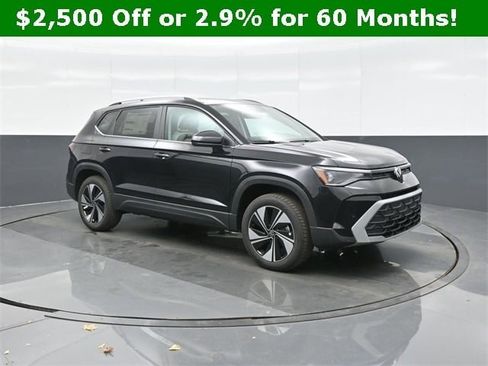 New 2026 Volkswagen Taos SE image 1