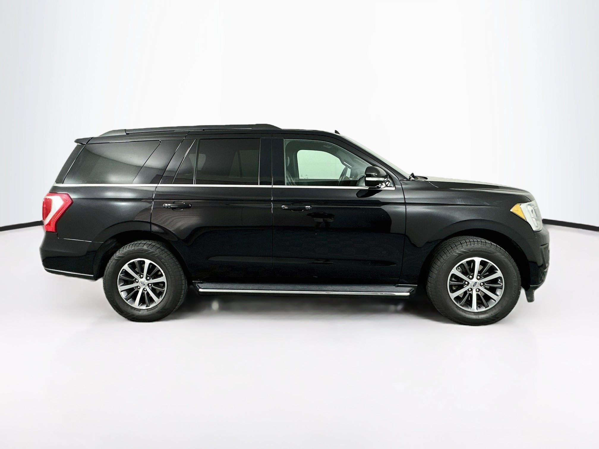 Used 2020 Ford Expedition XLT w/ Equipment Group 202A AWD/4WD image 10