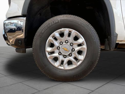 Used 2025 Chevrolet Silverado 2500 LTZ w/ LTZ Premium Package AWD/4WD image 12