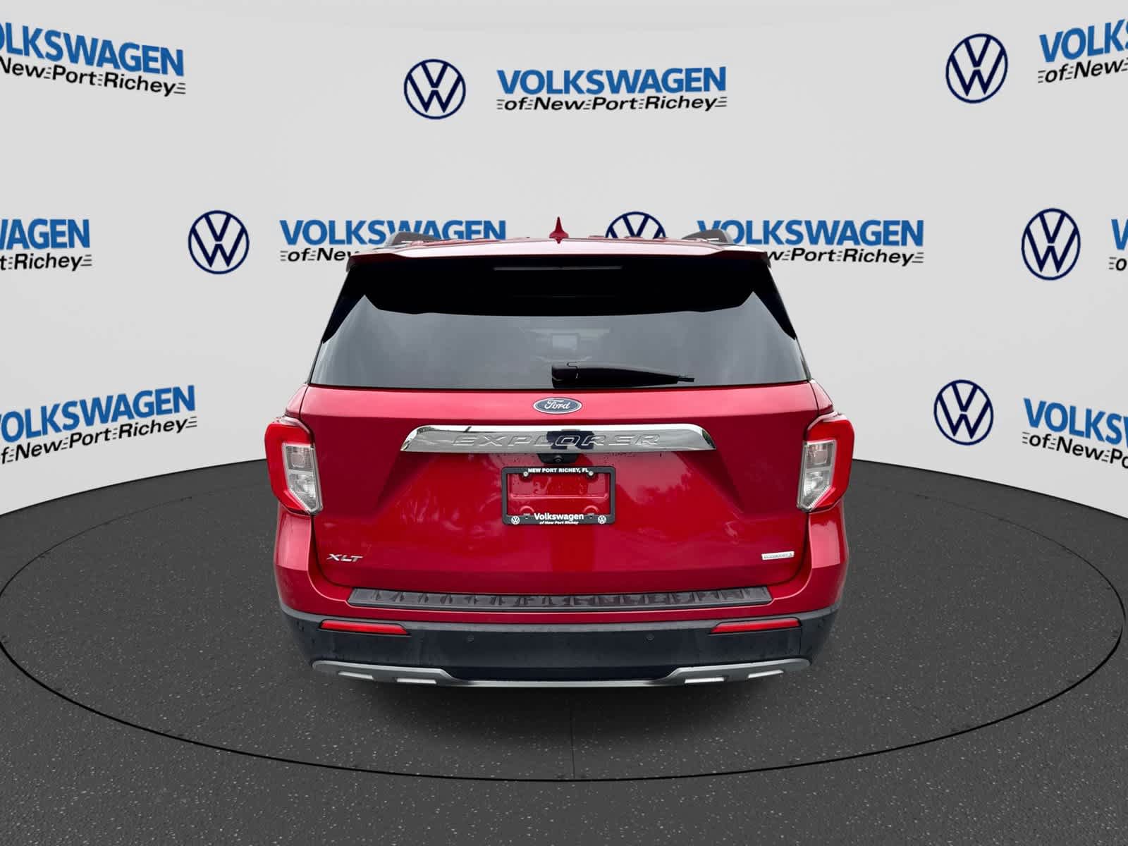 Used 2020 Ford Explorer XLT w/ Equipment Group 202A RWD image 13