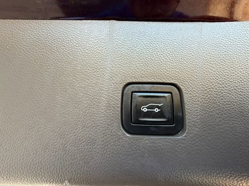 Used 2021 Chevrolet Traverse LT w/ LT Premium Package AWD/4WD image 10