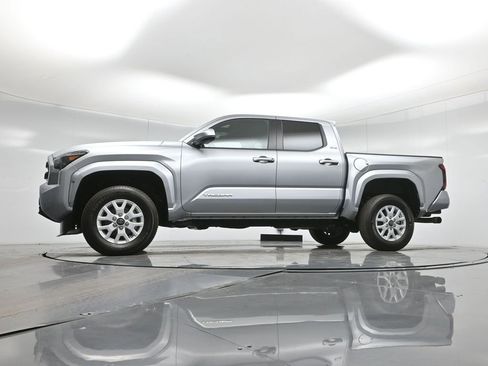 Used 2024 Toyota Tacoma SR5 image 7