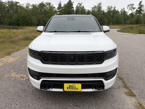 Used 2022 Jeep Grand Wagoneer Series II AWD/4WD image 2