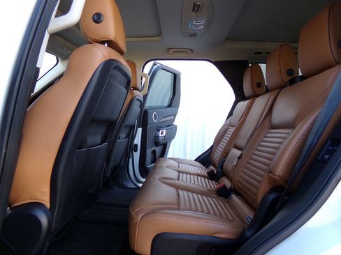 Used 2019 Land Rover Discovery HSE image 22