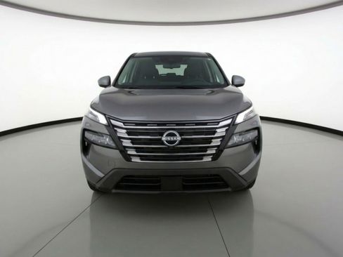 Used 2025 Nissan Rogue SV image 2