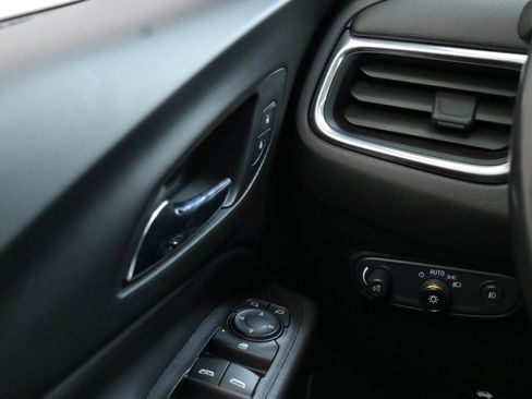 Used 2020 Chevrolet Equinox LT image 17