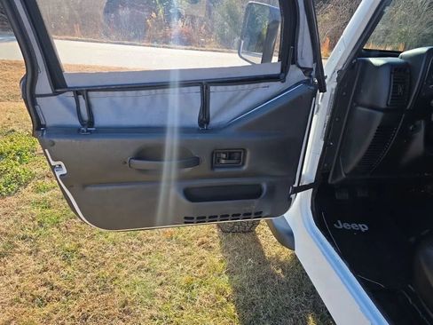 Used 2000 Jeep Wrangler SE image 23