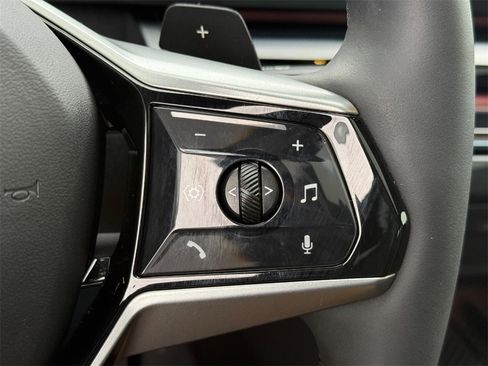 Used 2025 BMW 540i xDrive image 17