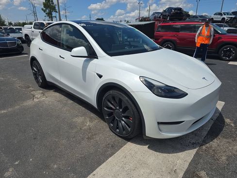 Used 2022 Tesla Model Y Performance AWD/4WD image 3