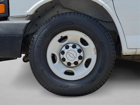 Used 2015 Chevrolet Express 2500 RWD image 21